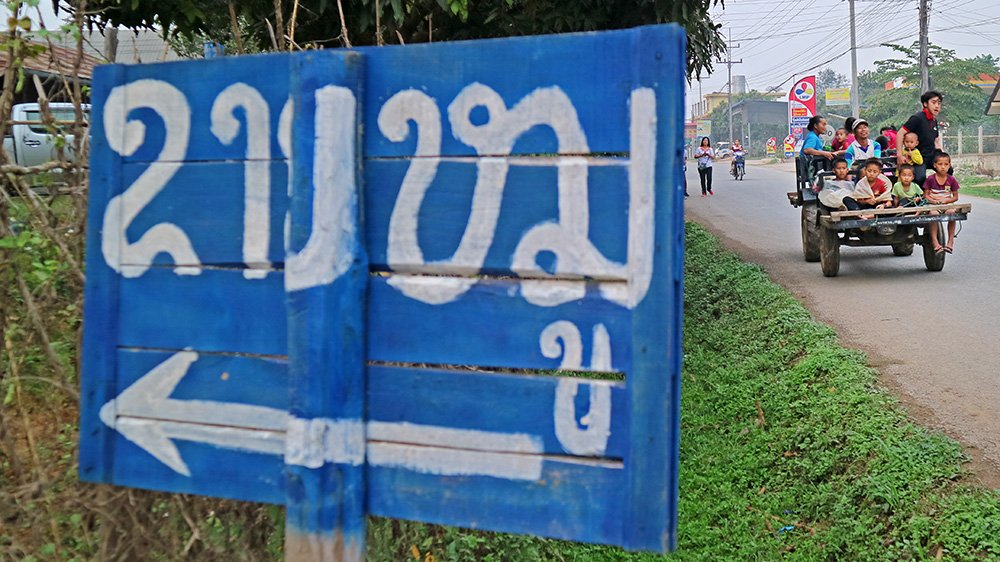 Giao thông kỳ lạ ở Lào